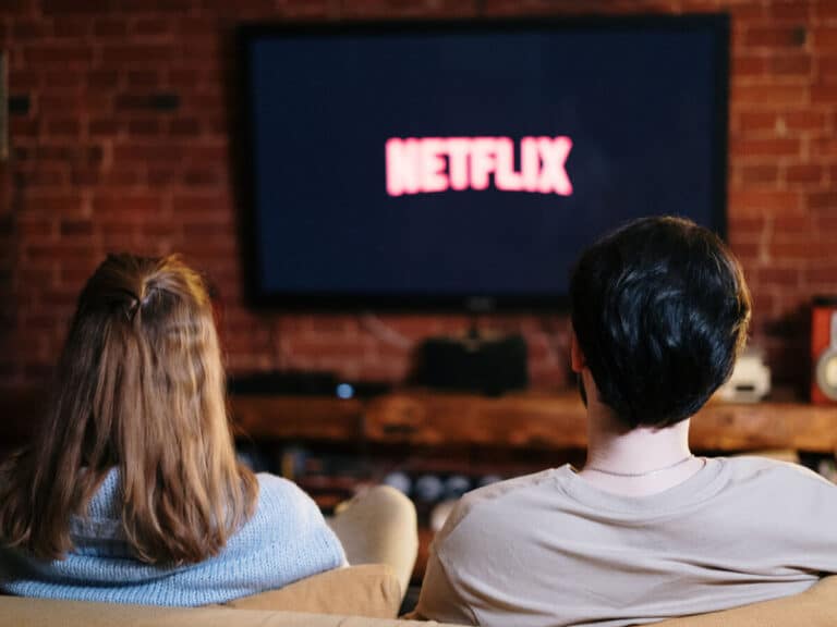 Seriale Netflix – TOP 10 tytułów, które biją rekordy popularności